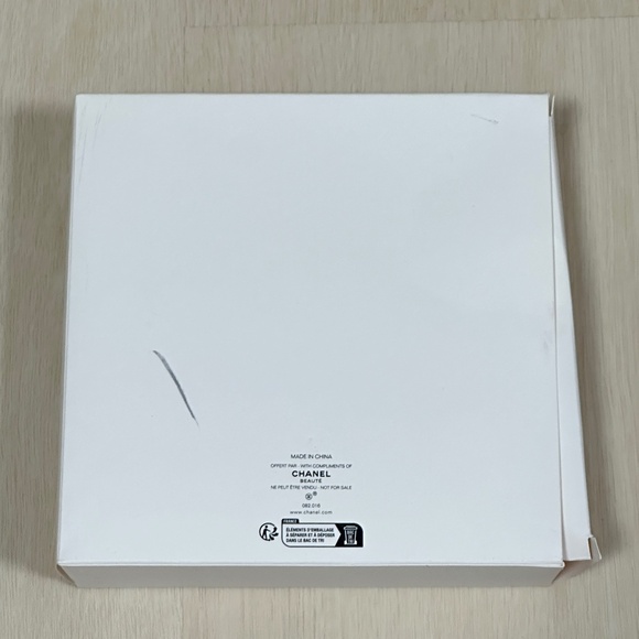 * Chanel Baby Pink Cosmetic Makeup Pouch Bag VIP Gift - Picture 8 of 8